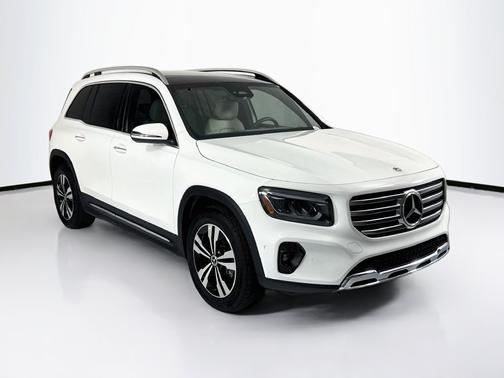 Polar White 2026 Mercedes-Benz GLB 250