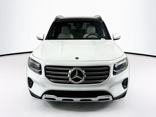 Polar White 2026 Mercedes-Benz GLB 250
