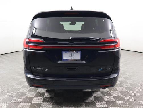 2022 Chrysler Pacifica Hybrid Limited