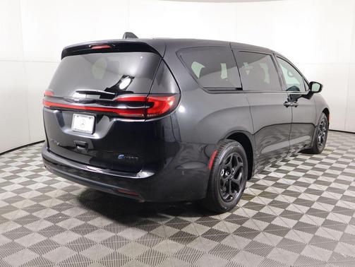 2022 Chrysler Pacifica Hybrid Limited