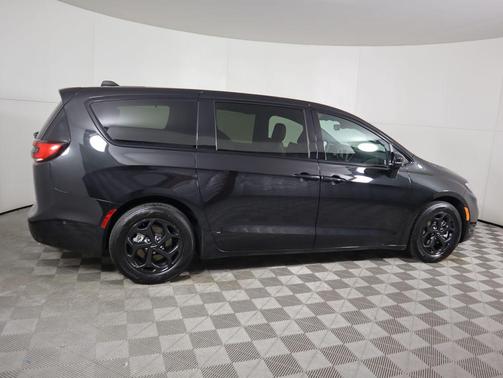 2022 Chrysler Pacifica Hybrid Limited