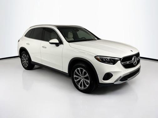 Polar White 2026 Mercedes-Benz GLC 300