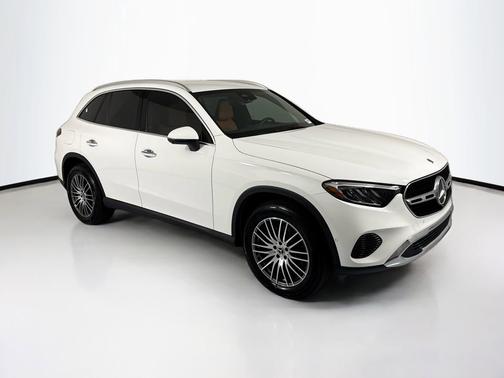 Polar White 2026 Mercedes-Benz GLC 300