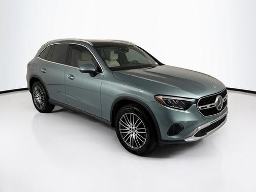 Verde Silver Metallic 2026 Mercedes-Benz GLC 300