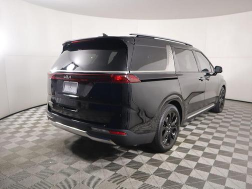 2024 Kia Carnival SX