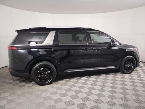 2024 Kia Carnival SX