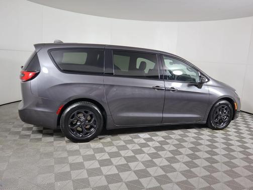 2022 Chrysler Pacifica Hybrid Touring L