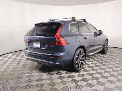 2023 Volvo XC60 B5 Ultimate Bright Theme