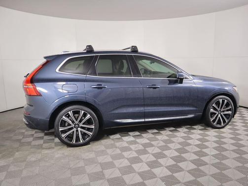 2023 Volvo XC60 B5 Ultimate Bright Theme