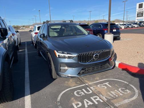 2023 Volvo XC60 B5 Ultimate Bright Theme