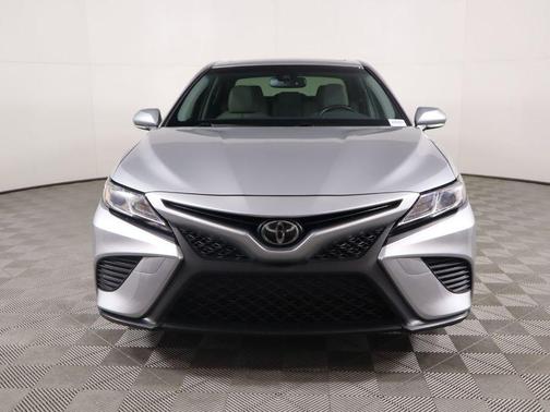 Photo 2 of 50 of 2018 Toyota Camry SE
