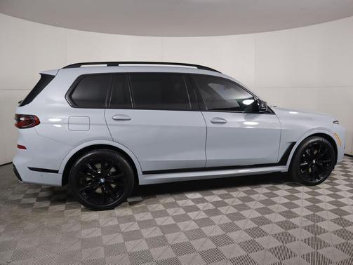 2025 BMW X7 M60i