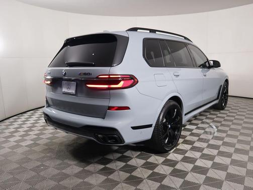 2025 BMW X7 M60i