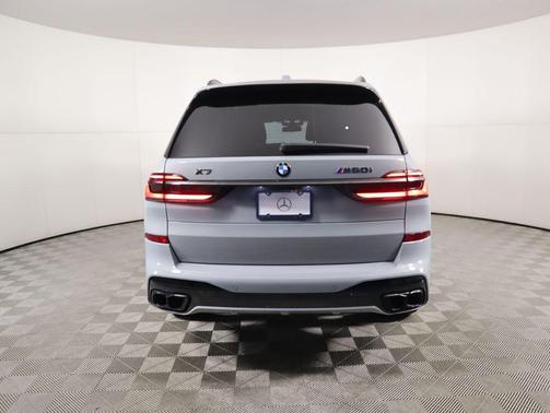 2025 BMW X7 M60i