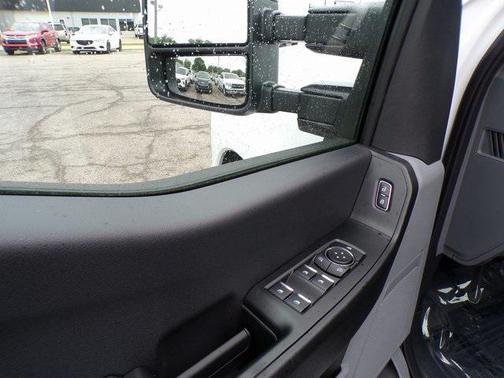 Oxford White 2025 Ford F-250 XL