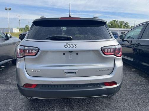 Billet Silver Metallic Clearcoat 2023 Jeep Compass Limited