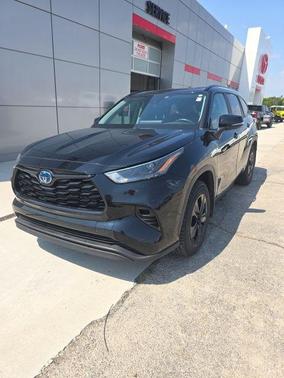 Midnight Black Metallic 2024 Toyota Highlander Hybrid XLE