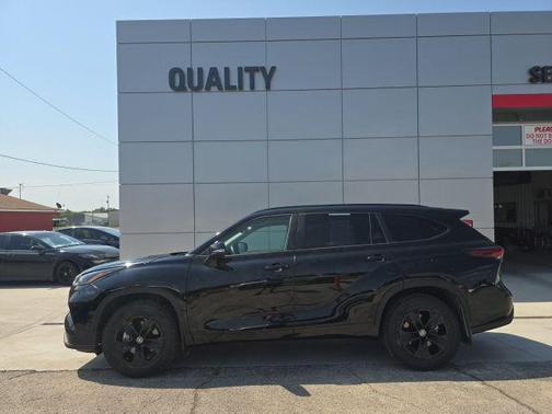 Midnight Black Metallic 2024 Toyota Highlander Hybrid XLE