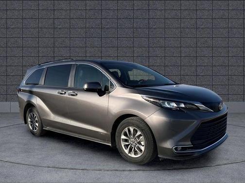 2021 Toyota Sienna XLE 7 Passenger