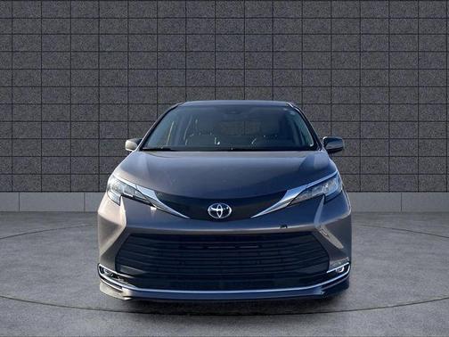 2021 Toyota Sienna XLE 7 Passenger