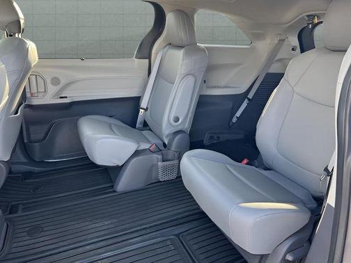2021 Toyota Sienna XLE 7 Passenger