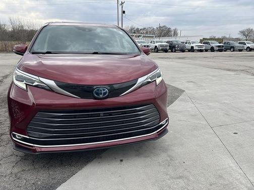 2021 Toyota Sienna Platinum 7 Passenger