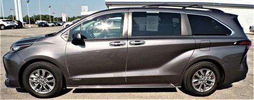 2021 Toyota Sienna XLE 7 Passenger