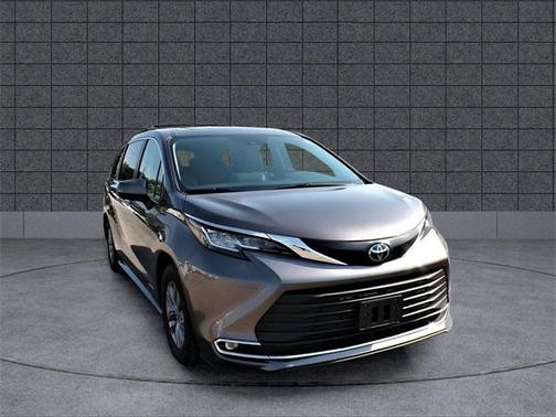 2021 Toyota Sienna XLE 7 Passenger