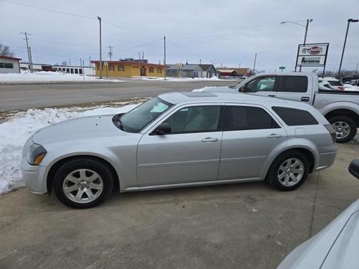 2005 Dodge Magnum SE