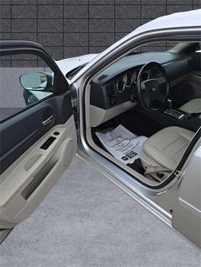 2005 Dodge Magnum SE