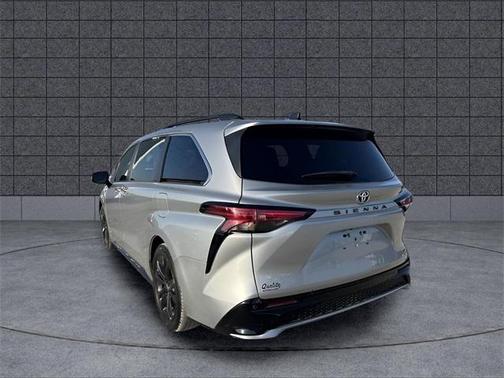 2021 Toyota Sienna XSE 7 Passenger