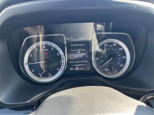 2017 Nissan Titan SV