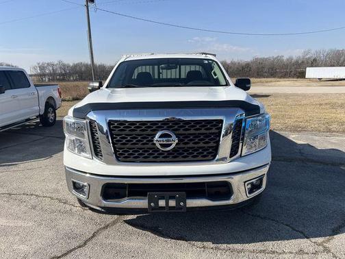 2017 Nissan Titan SV