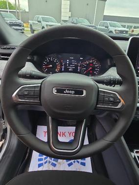 Silver Zynith Metallic Clearcoat 2025 Jeep Compass Sport