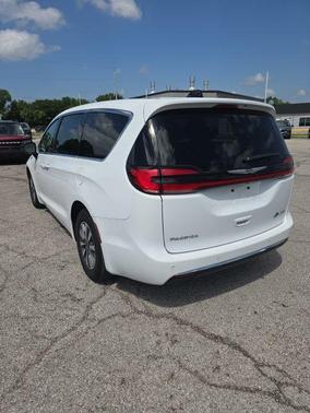 Bright White Clearcoat 2024 Chrysler Pacifica Hybrid Select