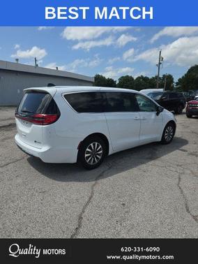 Bright White Clearcoat 2024 Chrysler Pacifica Hybrid Select