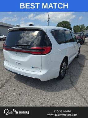 Bright White Clearcoat 2024 Chrysler Pacifica Hybrid Select