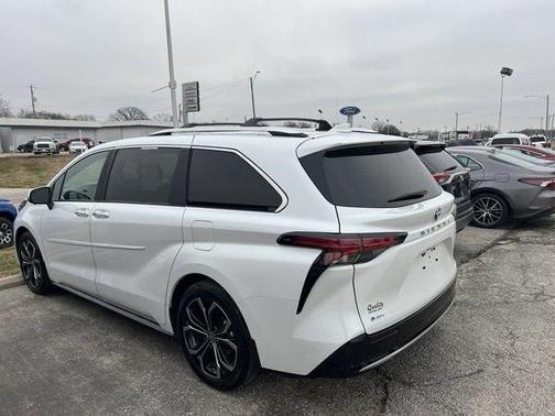 2025 Toyota Sienna Platinum