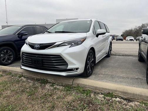 2025 Toyota Sienna Platinum