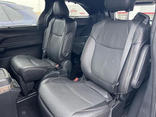 2025 Toyota Sienna Platinum