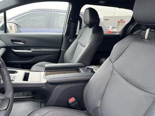 2025 Toyota Sienna Platinum