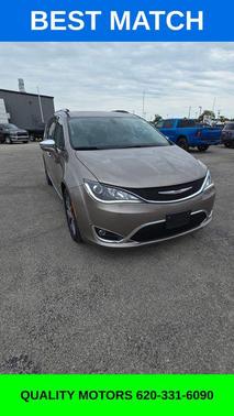 Molten Silver 2017 Chrysler Pacifica Limited