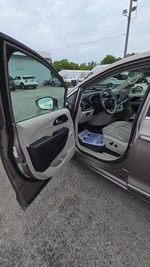 Molten Silver 2017 Chrysler Pacifica Limited