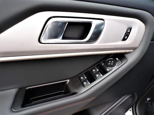 Space White Metallic 2025 Ford Explorer Active