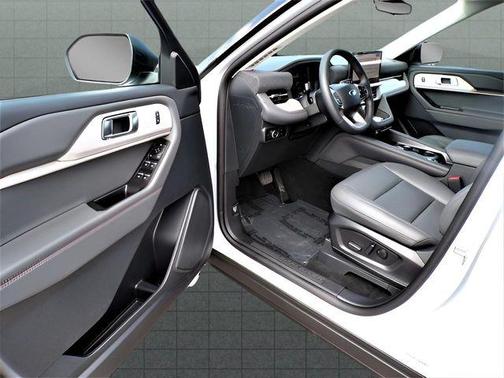 Space White Metallic 2025 Ford Explorer Active