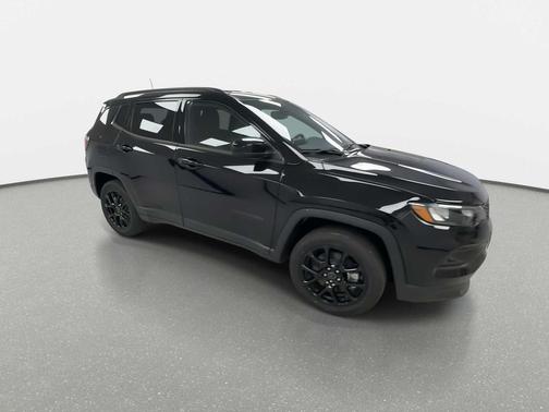 Diamond Black Crystal Pearlcoat 2026 Jeep Compass Latitude