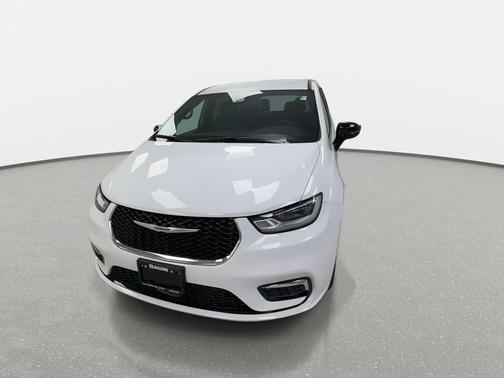 Bright White Clearcoat 2026 Chrysler Pacifica L