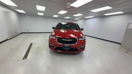 Red Hot Pearlcoat 2026 Chrysler Pacifica L