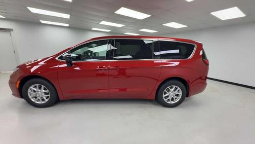 Red Hot Pearlcoat 2026 Chrysler Pacifica L