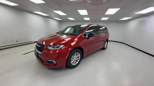 Red Hot Pearlcoat 2026 Chrysler Pacifica L